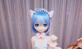 蓝白比基尼甜心小猫咪！尾巴的地方有点奇怪哦！