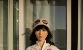 陪宅女运动，惨被虐