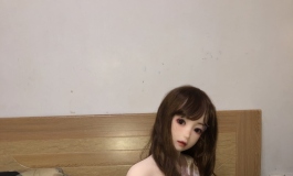 在家快发霉了，只能跟女朋友一起在家读书了