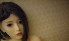 今天是阴天，躲在房间里晒娃娃。