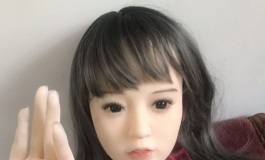 晒一下换了新衣服的良一洛娜