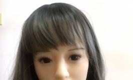 晒一下换了新衣服的良一洛娜