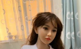 丝袜娃娃美腿记