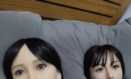 大佬帮看看我这若亦是S妆的吗？脸部一点纹理都没有