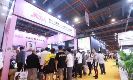 还记得初次亮相展会时火爆现场的美造人吗