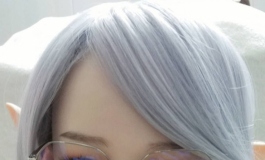 戴上新到的发型，白发魔女娜