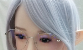 戴上新到的发型，白发魔女娜
