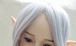 戴上新到的发型，白发魔女娜