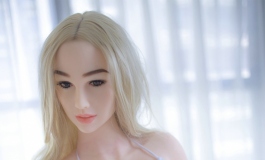 白白嫩嫩的大MIMI娃娃