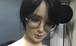 扎起头发的凌月，看样子身材不错哦