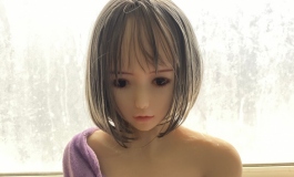 小蝶美人出浴图