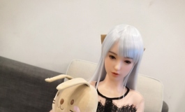 “陪你十几天了都不让我见人！”凛音要跟我闹小脾气了