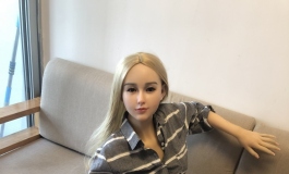 美造人家的这个妞挺有味道
