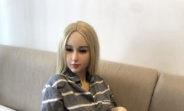 美造人家的这个妞挺有味道