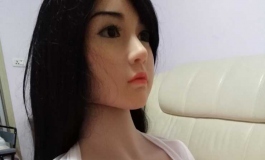 八成新，170小倩￥1200出了，被老婆发现了。