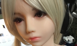 冒泡，两个关于机器人女友的短视频