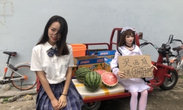 天使日记 小姐姐协助地摊西瓜老板 完成卖西瓜任务