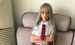 金三145+153头。冷冷妹子美照哦（经典红色学生装）