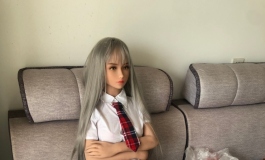 金三145+153头。冷冷妹子美照哦（经典红色学生装）