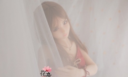 八月的风 08 当女神穿上深V红裙