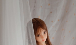 八月的风 08 当女神穿上深V红裙