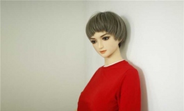 短发女人，英姿飒爽
