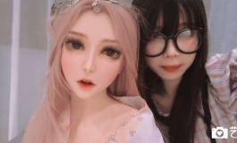 可爱的基基女神与小美月的合影，大家快来看小姐姐呀~