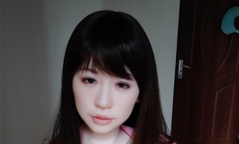 日本东方工业OT娃娃的粉红睡衣性感妆实拍