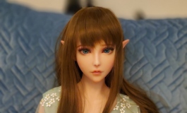 准备迎接新的女儿，给大女儿换身衣服，洗个澡