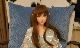 准备迎接新的女儿，给大女儿换身衣服，洗个澡