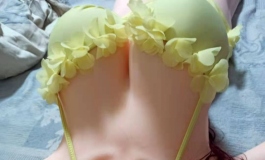 冒死偷拍美少妇睡觉，差点被打