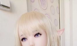 不同的衣服下，不同的玥