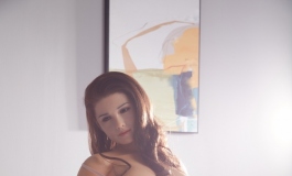 震惊，性感少妇周末居然在家做这事！