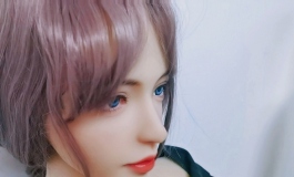 他不告诉我是哪家的娃娃怕我也买一个。这都是什么心态？